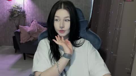 Snapshot of alinegreeeen chatting on 02-25-26, 06:12 Aline Greeeen online show from 02-25-26, 06:12