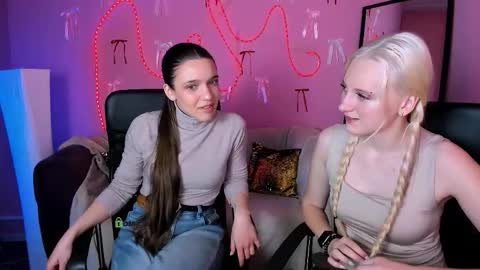 Snapshot of alira_glow chatting on 03-18-26, 09:45 Alira online show from 03-18-26, 09:45