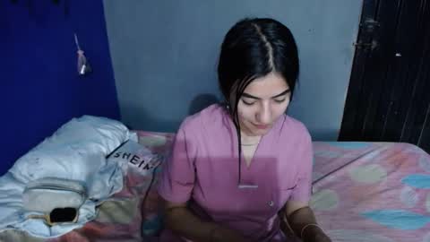 Snapshot of alis_jones__ chatting on 03-03-25, 01:42 Alis jines   online show from 03-03-25, 01:42