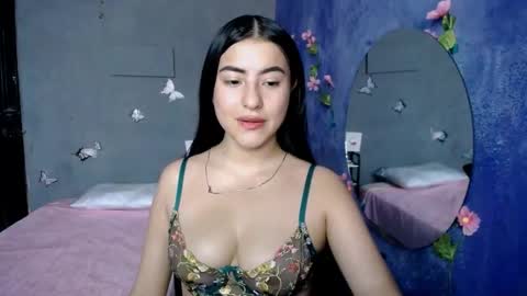 Snapshot of alis_jones__ chatting on 10-30-25, 04:30 Alis jines   online show from 10-30-25, 04:30