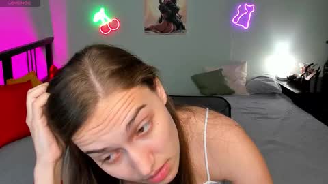Snapshot of alisa__kelly chatting on 10-14-25, 01:17 alisa__kelly online show from 10-14-25, 01:17