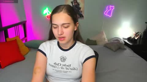Snapshot of alisa__kelly chatting on 10-15-25, 12:33 alisa__kelly online show from 10-15-25, 12:33