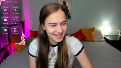 Snapshot of alisa__kelly chatting on 10-18-25, 12:57 alisa__kelly online show from 10-18-25, 12:57