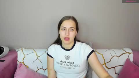 Snapshot of alisa__kelly chatting on 10-20-25, 12:44 alisa__kelly online show from 10-20-25, 12:44