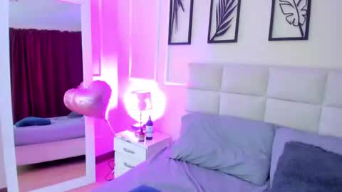     online show from 01-11-25, 01:59