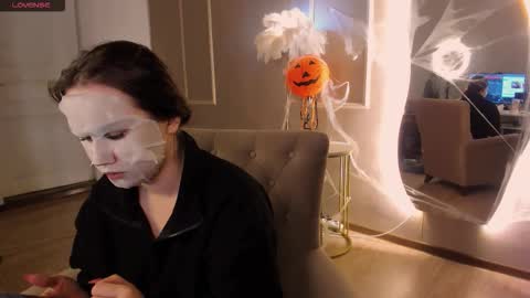 Snapshot of alisia_mars chatting on 10-15-25, 08:14 Alisia online show from 10-15-25, 08:14