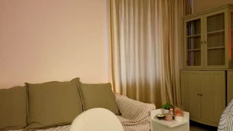 Snapshot of alisia_mars chatting on 11-17-25, 08:31 Alisia online show from 11-17-25, 08:31