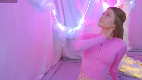 Alisia online show from 11-04-25, 03:44