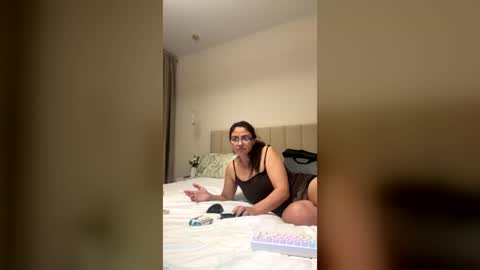 Snapshot of alisiaamilf chatting on 06-20-26, 07:05 Alicia online show from 06-20-26, 07:05
