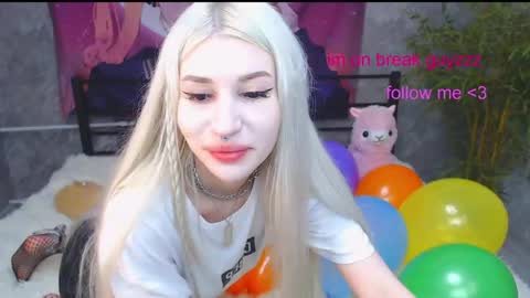 Snapshot of alison_moonlight chatting on 05-11-26, 02:45 Alison online show from 05-11-26, 02:45