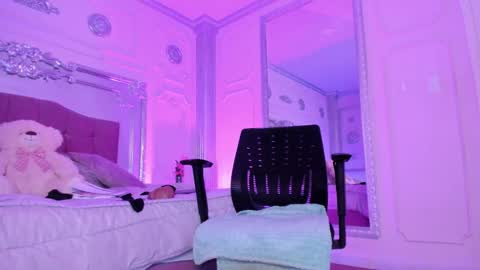 Alison Fishert online show from 03-11-25, 03:34