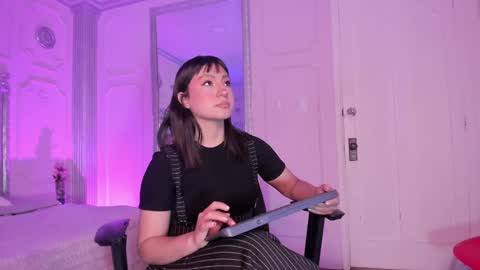 Alison Fishert online show from 09-10-25, 12:49