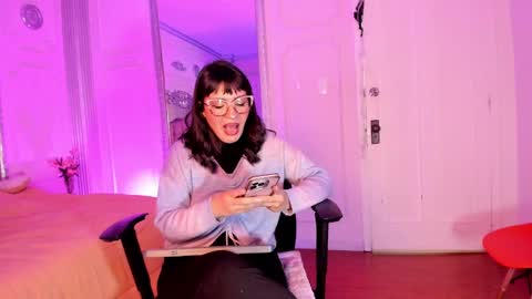 Alison Fishert online show from 10-11-25, 03:06