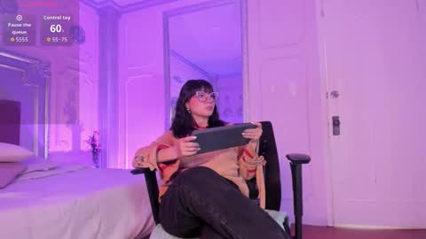 Alison Fishert online show from 11-25-25, 12:05