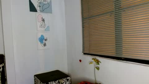 Snapshot of alisonturbay chatting on 05-06-26, 02:29 Alisonturbay online show from 05-06-26, 02:29