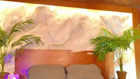 Alison Moon  online show from 05-25-26, 10:49