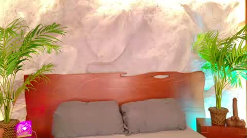 Snapshot of alisoon_moon chatting on 07-17-26, 12:28 Alison Moon online show from 07-17-26, 12:28