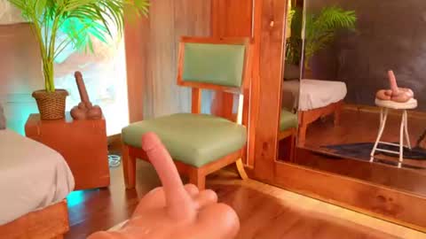 Snapshot of alisoon_moon chatting on 07-17-26, 11:09 Alison Moon online show from 07-17-26, 11:09