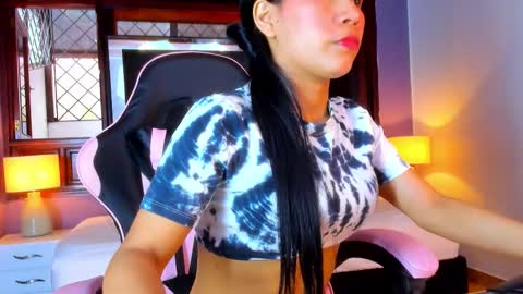 Snapshot of alissa__petite chatting on 10-17-25, 11:46 Aissa online show from 10-17-25, 11:46