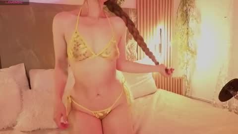 Mia online show from 10-11-25, 02:48