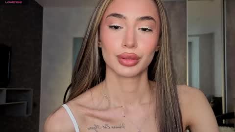 Snapshot of alissadreams chatting on 05-03-26, 01:17 Alissa online show from 05-03-26, 01:17