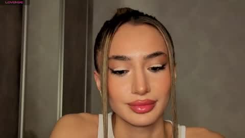 Snapshot of alissadreams chatting on 05-04-26, 04:03 Alissa online show from 05-04-26, 04:03