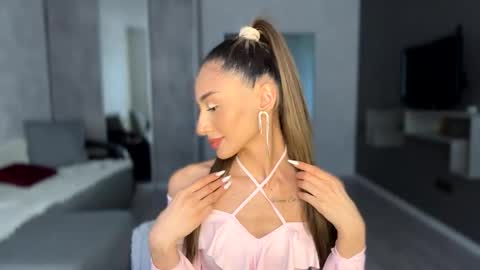 Snapshot of alissadreams chatting on 05-17-26, 01:51 Alissa online show from 05-17-26, 01:51