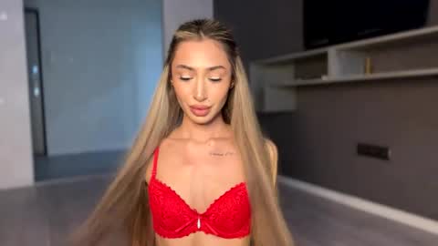 Snapshot of alissadreams chatting on 05-23-26, 02:54 Alissa online show from 05-23-26, 02:54