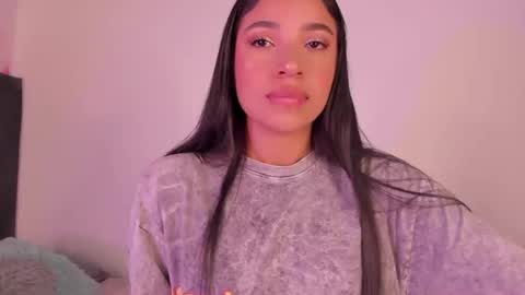 Mara  Isabel online show from 12-16-25, 03:33