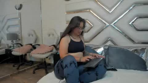 Snapshot of alissbluumm chatting on 05-27-26, 07:22 alissbluumm online show from 05-27-26, 07:22