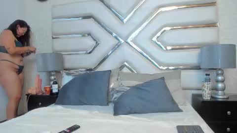 Snapshot of alissbluumm chatting on 06-17-26, 02:29 alissbluumm online show from 06-17-26, 02:29