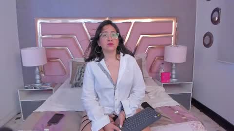 Snapshot of alissbluumm chatting on 06-24-26, 11:53 alissbluumm online show from 06-24-26, 11:53