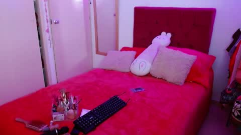 Snapshot of alissesallie_ chatting on 05-19-26, 10:21 alissesallie_ online show from 05-19-26, 10:21