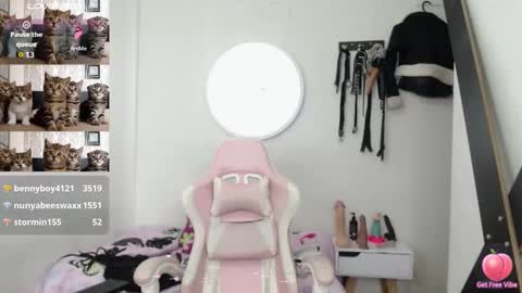Snapshot of alissia_kent99 chatting on 02-06-25, 04:58 Alissia online show from 02-06-25, 04:58