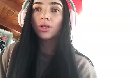 Snapshot of alisson369_ chatting on 02-19-25, 02:34 Alisson369 online show from 02-19-25, 02:34