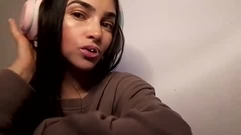 Snapshot of alisson369_ chatting on 02-19-25, 05:38 Alisson369 online show from 02-19-25, 05:38