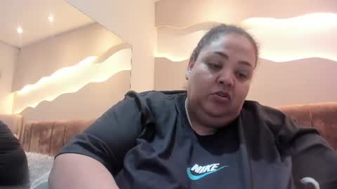Snapshot of alisson_am chatting on 06-18-26, 11:36 Alisson online show from 06-18-26, 11:36