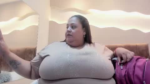Snapshot of alisson_am chatting on 06-19-26, 11:36 Alisson online show from 06-19-26, 11:36