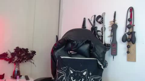 Snapshot of alissonbeckett chatting on 07-21-26, 08:00 Alisson Beckett online show from 07-21-26, 08:00