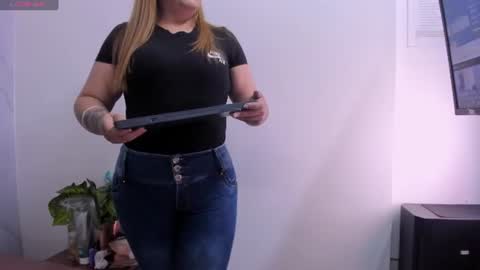 Snapshot of alissonharris chatting on 06-16-26, 02:03 Alisson Harris online show from 06-16-26, 02:03