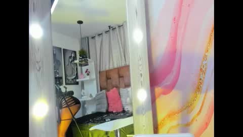 alix noa online show from 11-19-25, 08:09