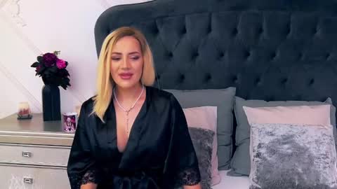 Snapshot of aliznichols chatting on 01-09-25, 06:38 Aliz online show from 01-09-25, 06:38