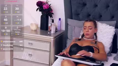 Snapshot of aliznichols chatting on 02-08-25, 12:28 Aliz online show from 02-08-25, 12:28