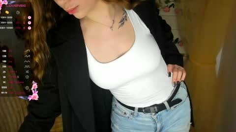 Snapshot of allana_dream chatting on 05-13-26, 06:44 Allana online show from 05-13-26, 06:44