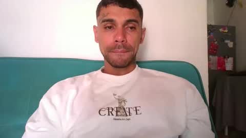 Snapshot of allanbarreto chatting on 05-03-26, 04:35 Allan online show from 05-03-26, 04:35