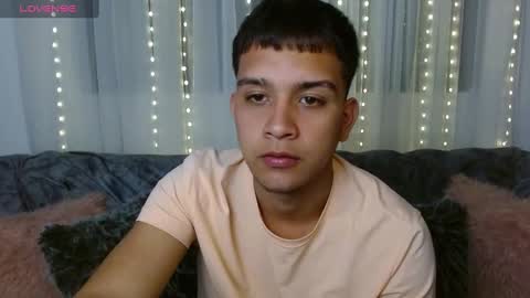 Snapshot of allansmith_ chatting on 12-19-24, 06:34 Allan Smith online show from 12-19-24, 06:34