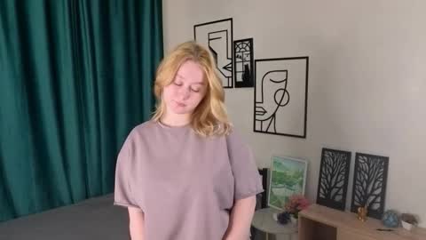 Snapshot of allegraloeffelholz chatting on 03-10-26, 01:43 Lia online show from 03-10-26, 01:43