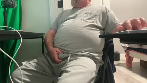 Allergictolove online show from 01-11-25, 03:13