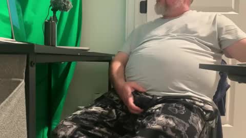 Allergictolove online show from 01-25-25, 02:04