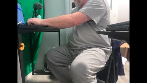 Allergictolove online show from 02-22-25, 07:03